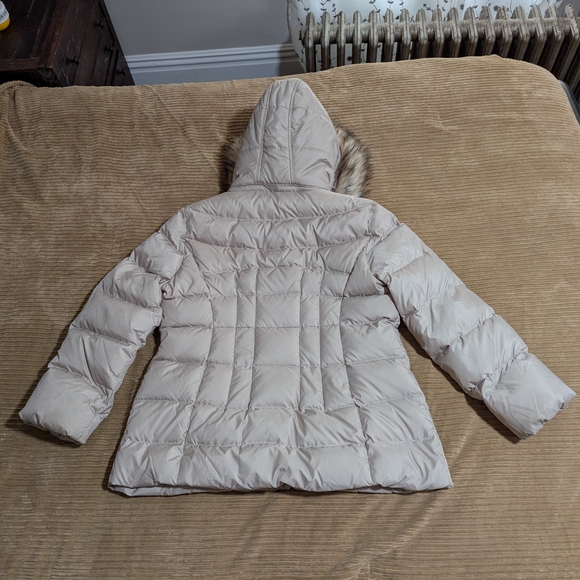 Chic Cream Calvin Klein Down Puffer Jacket with Faux Fur Hood - Picture 4 of 6